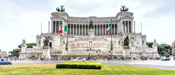 Площадь Венеции в Риме: вид на дворец