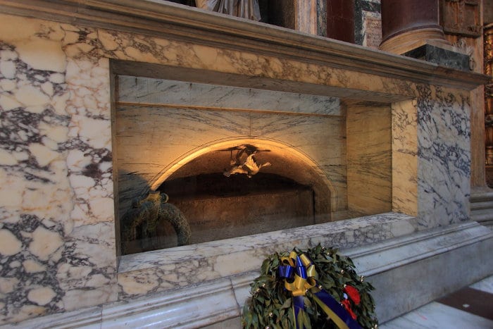 Могила Рафаэля находится в Пантеоне