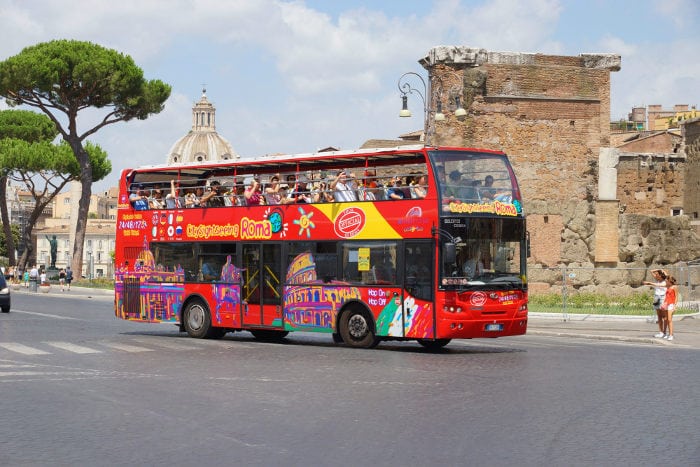 Туристический автобус в Риме