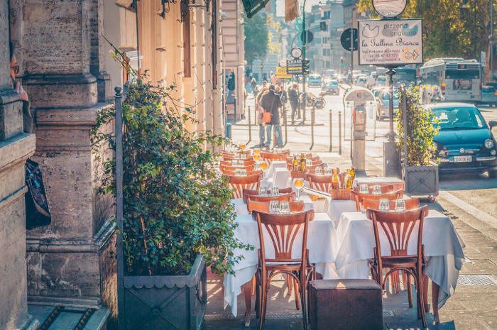Отдых в Риме: уютный ресторанчик на улицах Рима