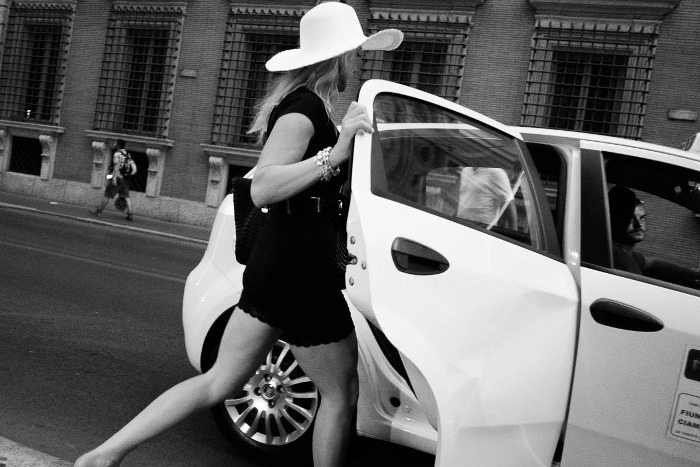Такси в Риме: Одиноким пассажирам женского пола - скидка десять процентов