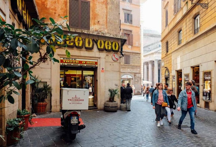 Самый популярный кофе в Риме в Caffe Tazza D’oro
