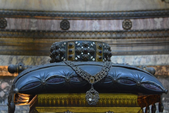 Гробницы Пантеона, где покоятся король Умберто I