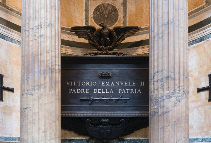 Гробницы Пантеона как последнее пристанище короля Витторио Эммануэле II