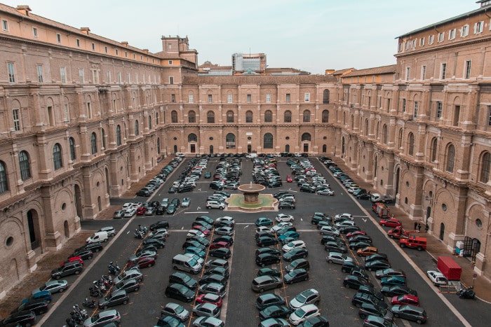В списке топ-5 музеев Рима первыми идут музеи Ватикана